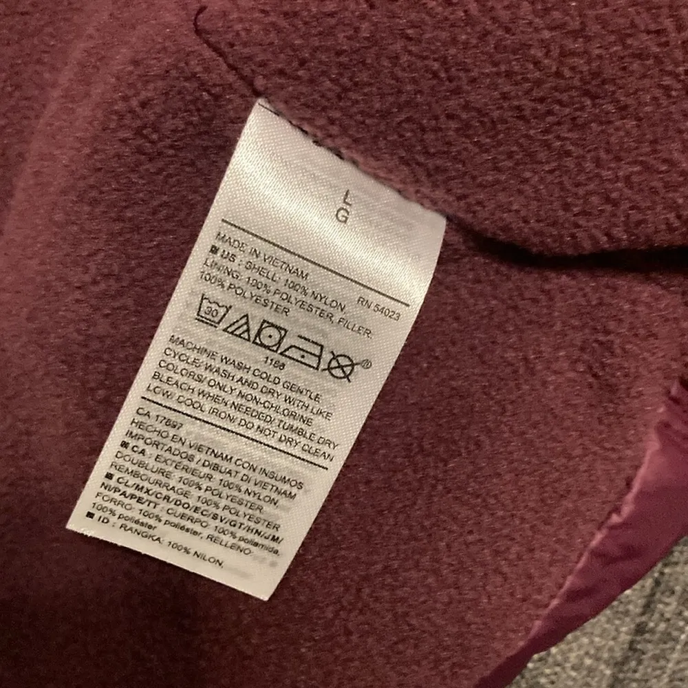 Old Navy Puffer Vest Wine Color Women’s Size Large - Image 7