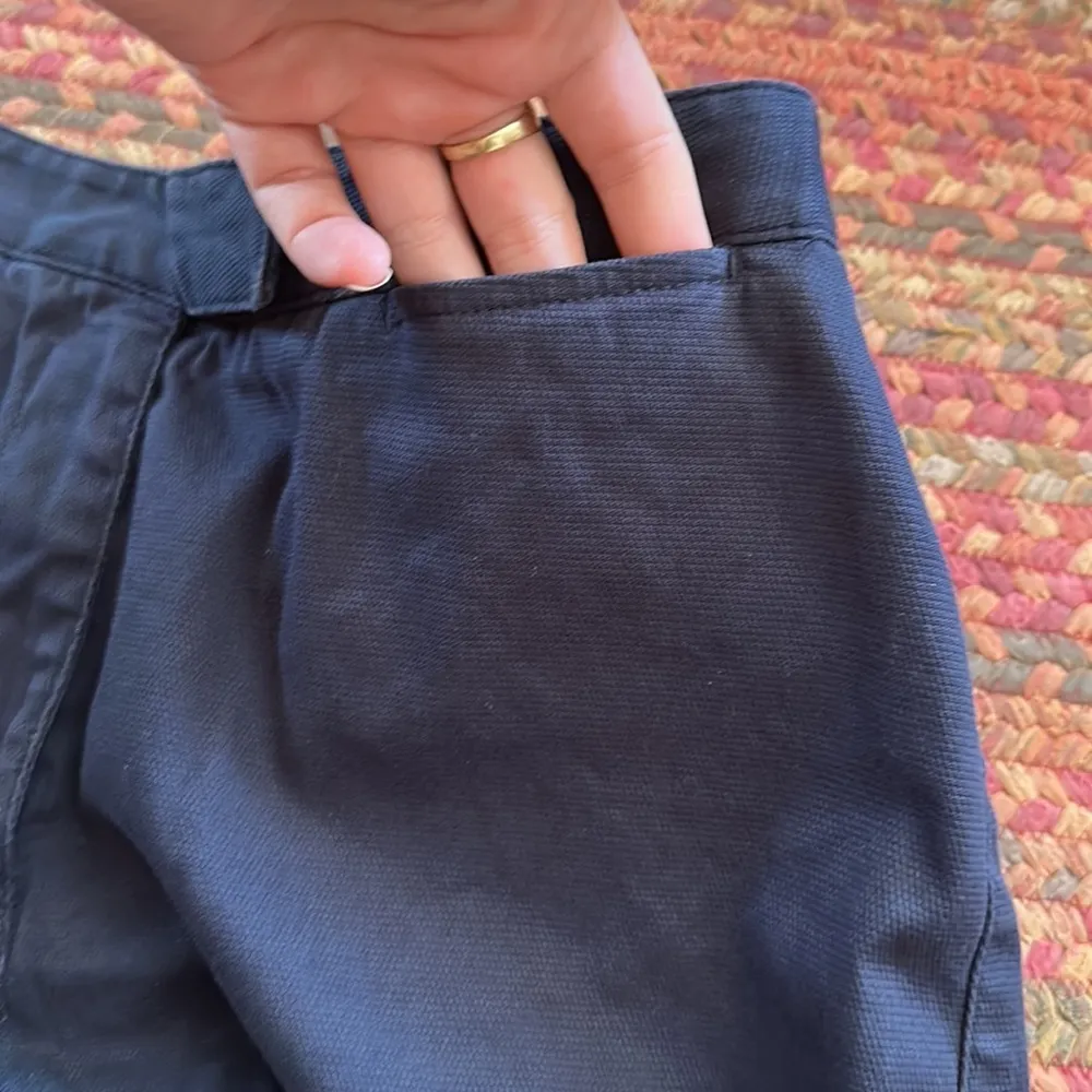 VTG NAVY CLASSIC LIZ CLAIBORNE LIZ SPORT HIGH RISE SHORTS - Image 4