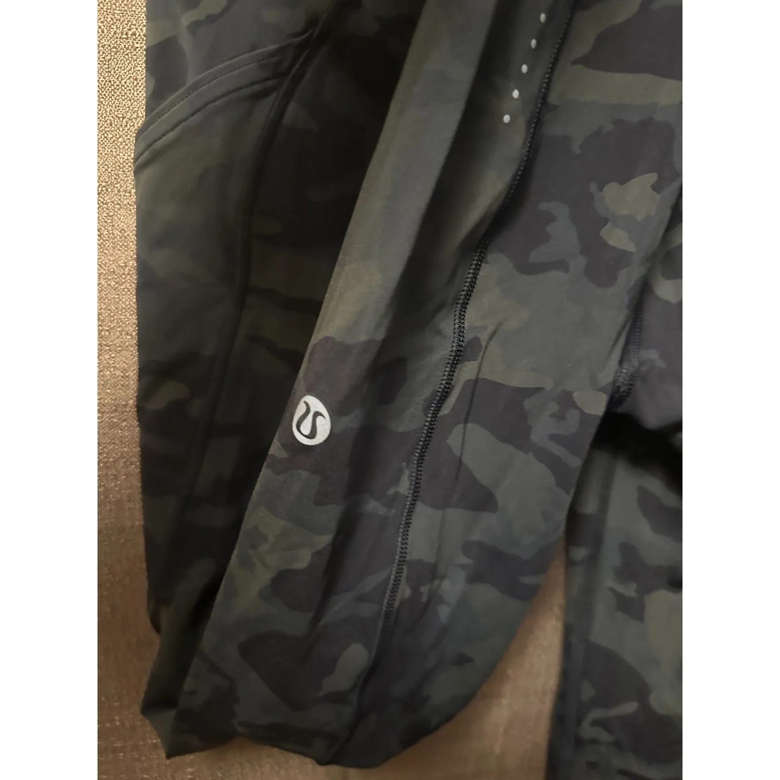 Lululemon Woman Fast and Free Cropped Camo Leggings Size 4 25” Inseam - Image 3