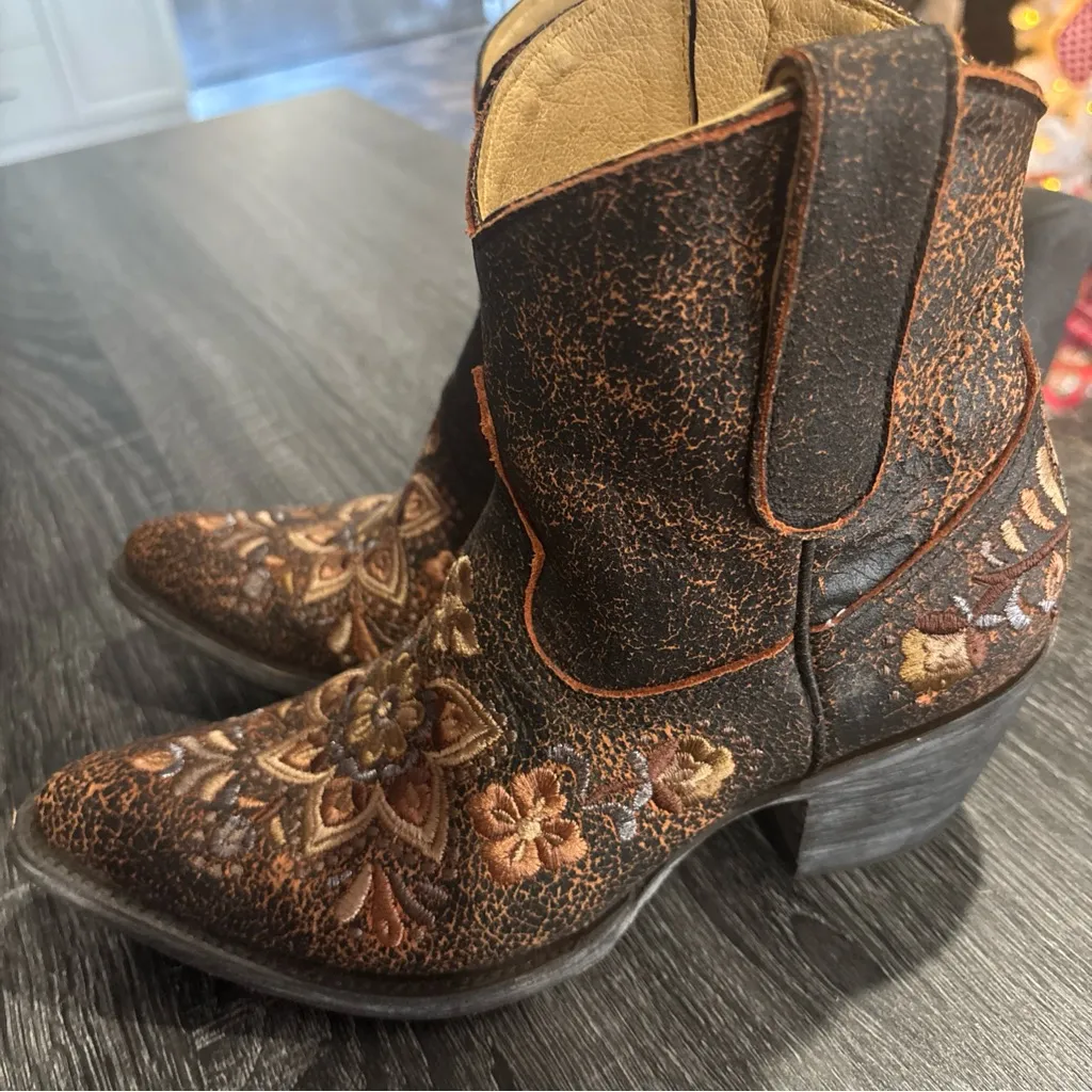 Old Gringo Floral Embroidered Western Boots - Image 3