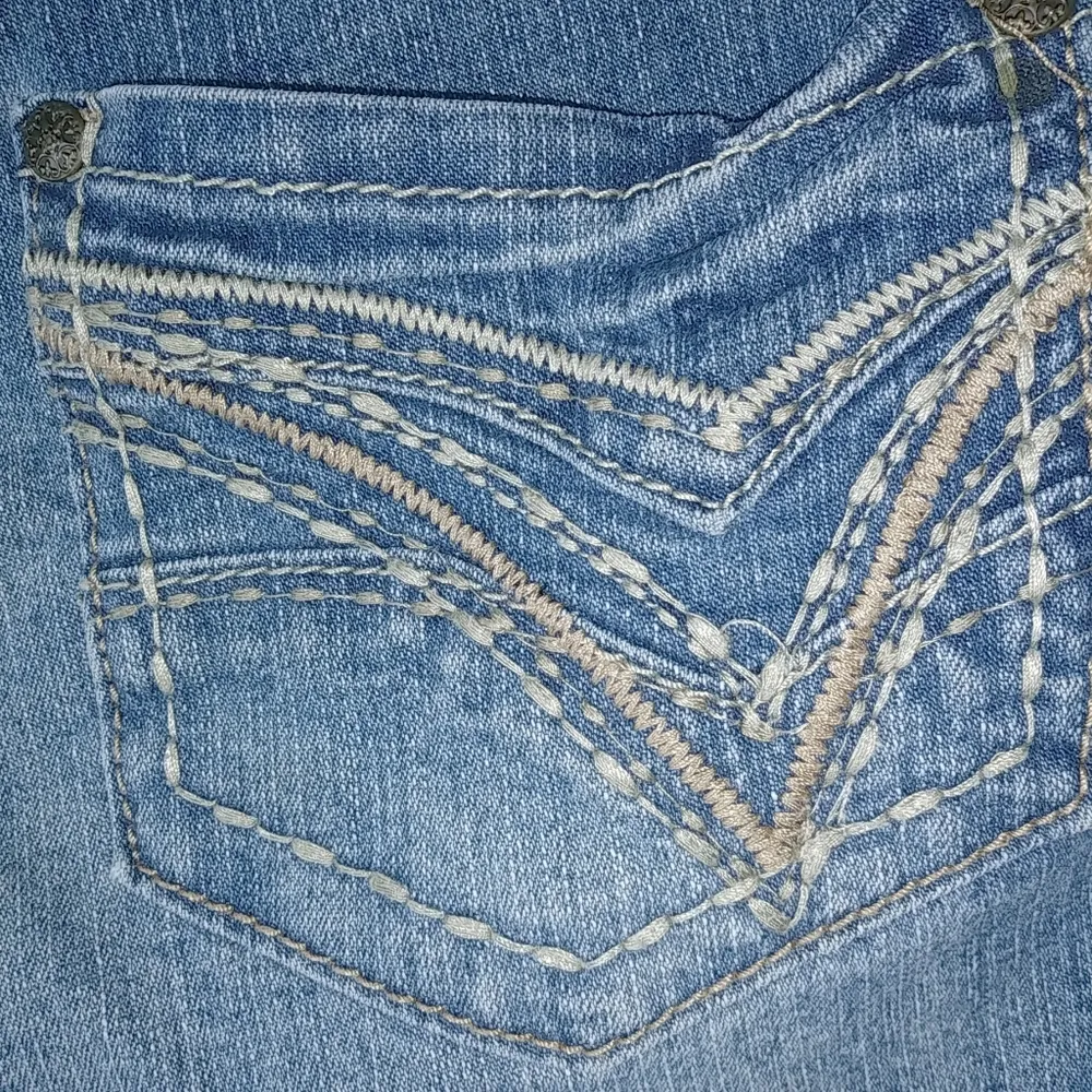 Mudd 9 32x11 Dark Wash Jeans Long Shorts Juniors - Image 3