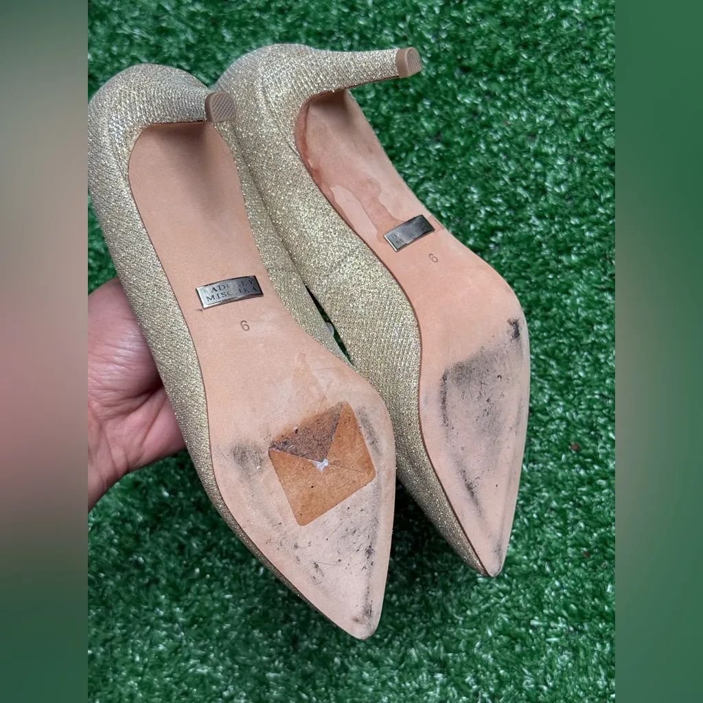 Badgley Mischka Women's Pointed Toe Sparkling Gold Heels Size 6 - Image 10