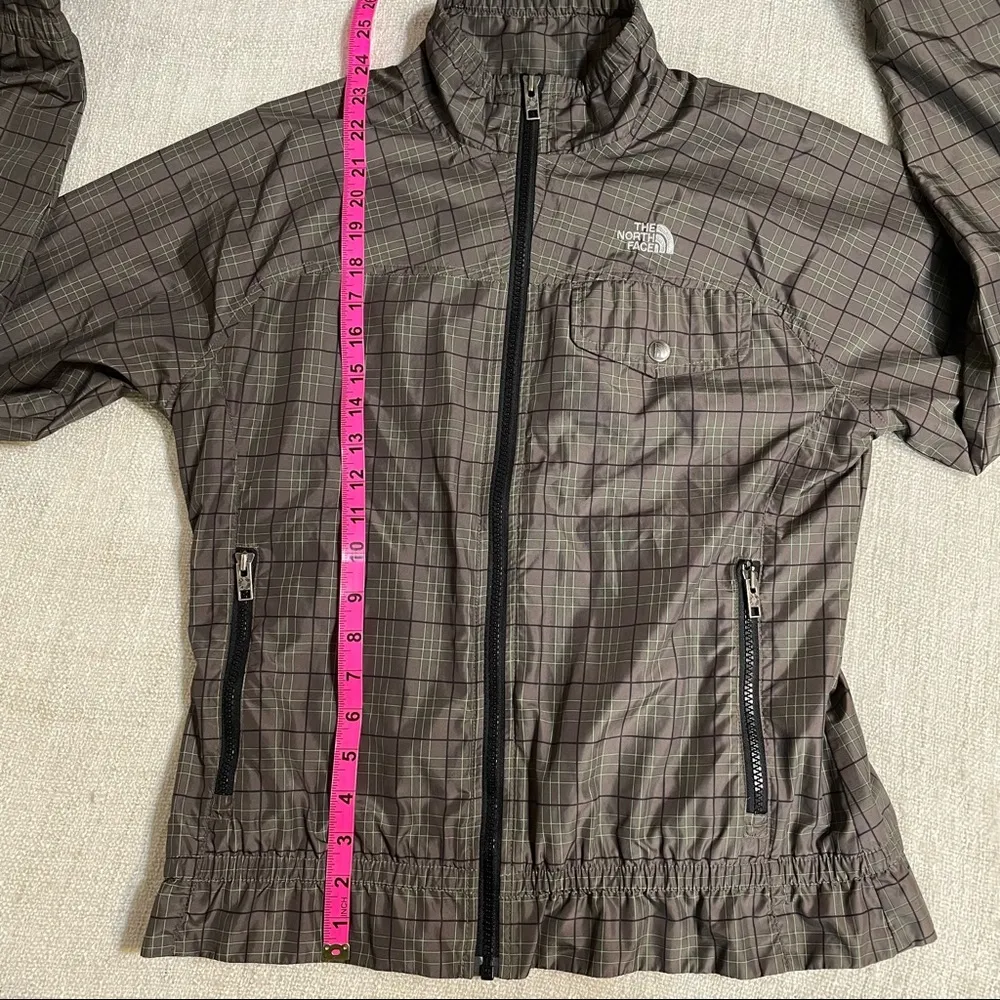 The North Face  Women’s Windbreaker - Image 15