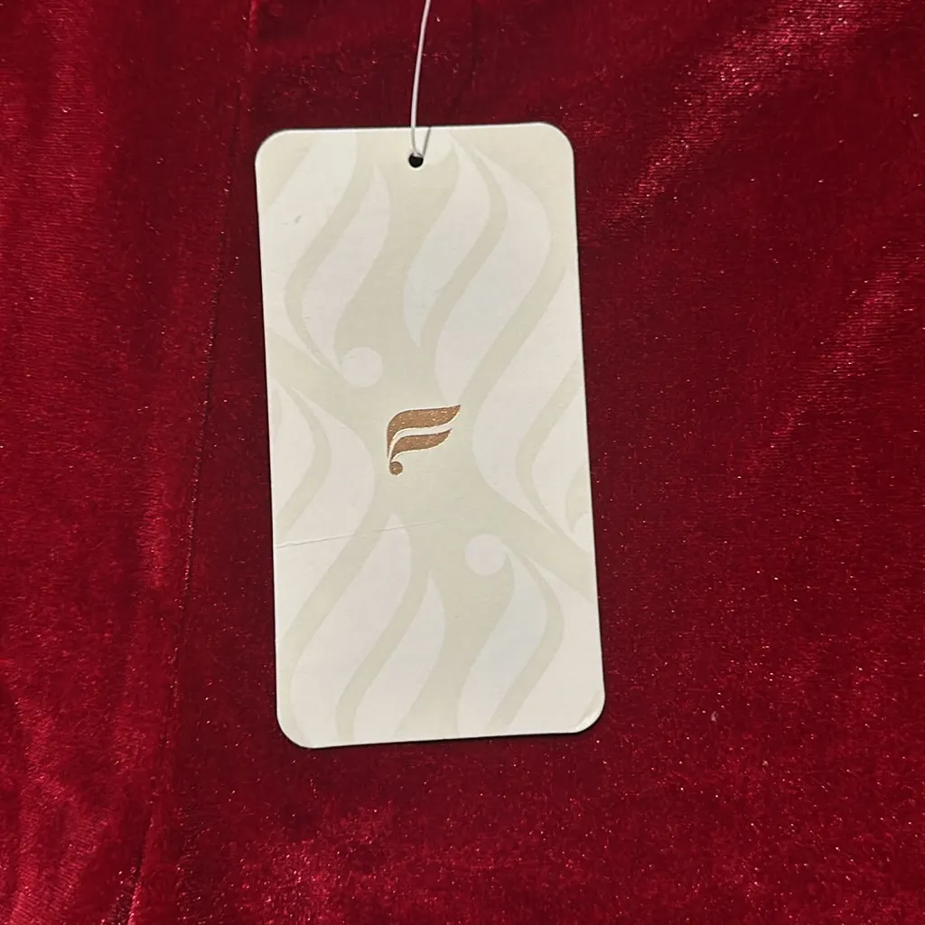 Fabletics High Waisted Velour Bike Short 9” NWT Cherry Burst $49.95 XXS ON SITE - Image 6