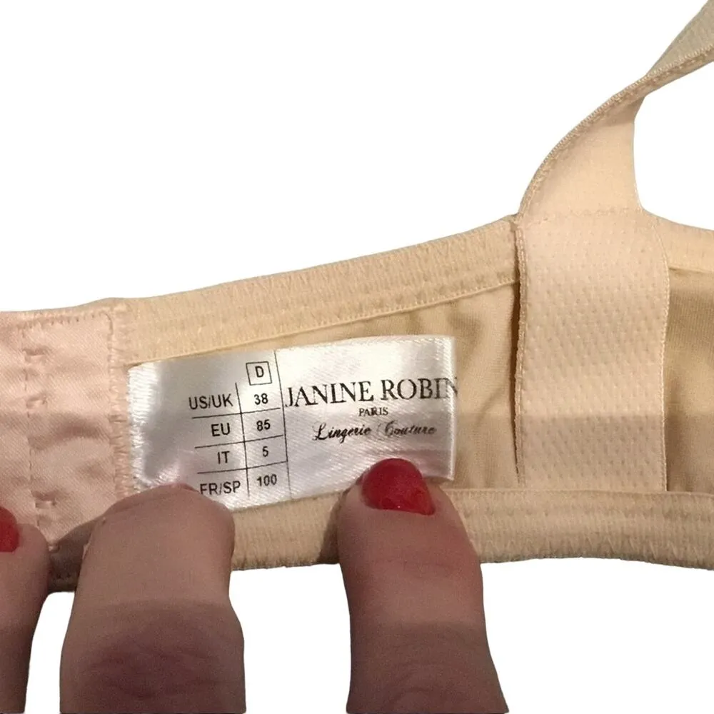 NWOT 3D Illusion Lace T - Image 4