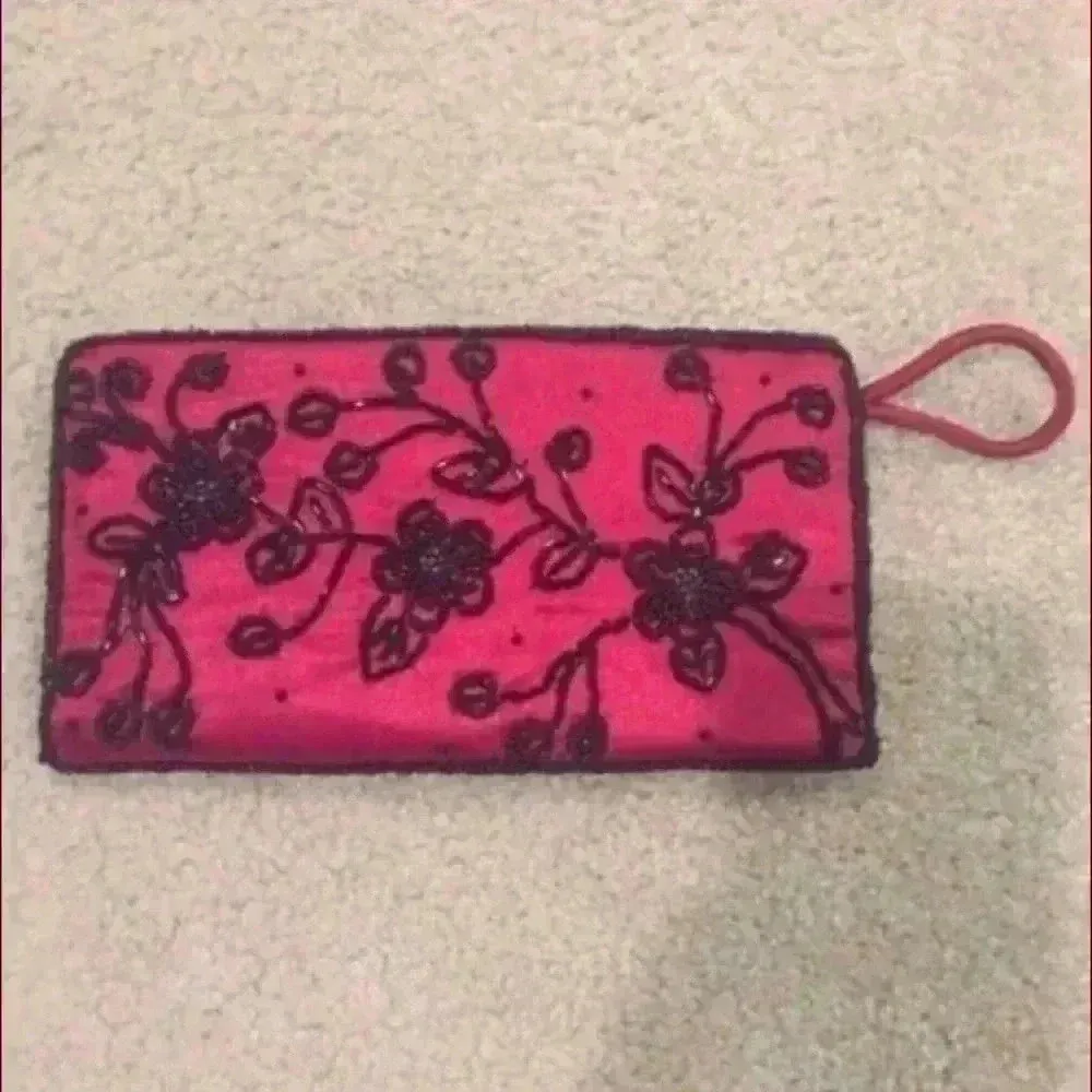 Red and black beaded flower wrist wallet - Image 2