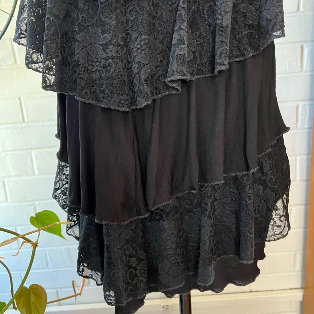 NOT FGOR SALE Cable & Gage Black ruffle and lace tiered tank size M - Image 4