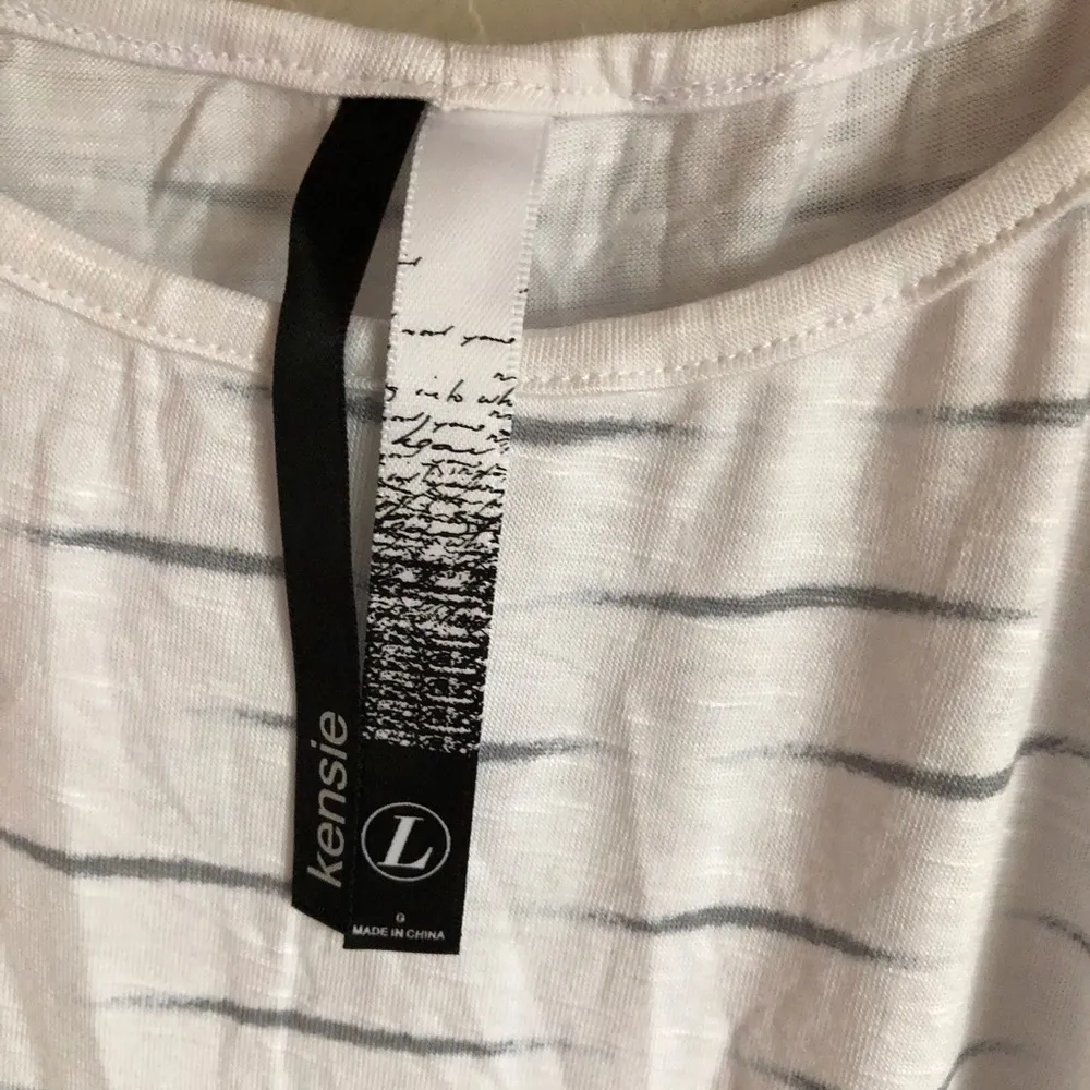 NWT Kensie Cold Shoulder Top‎ - Image 2