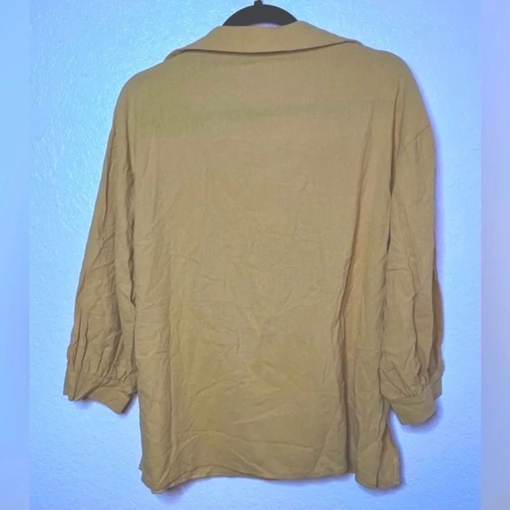 Flamingo Women’s Gold Collared V-Neck Casual Blouse Size XL New! - Image 3