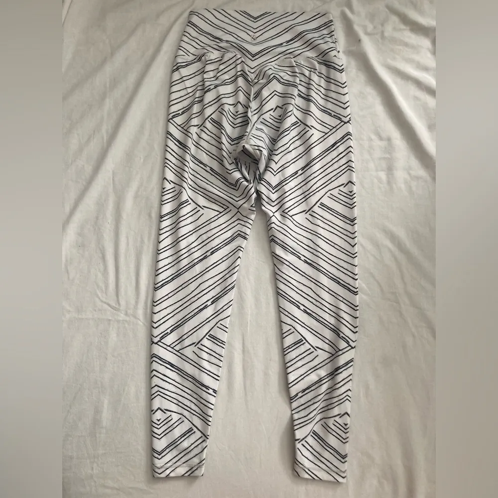 Buffbunny Graphic Striped Leggings Size Medium White Black - Image 2