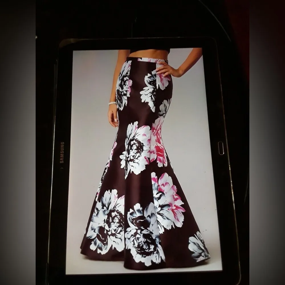 Blondie Nites 2 piece full length floral mermaid prom formal dress - Image 3