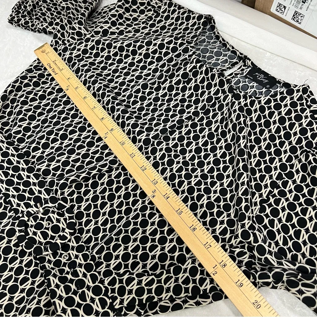 Milk & Honey M Chic Black & Cream Geometric Long Sleeve Dress w/belt FLAWED Size M - Image 4