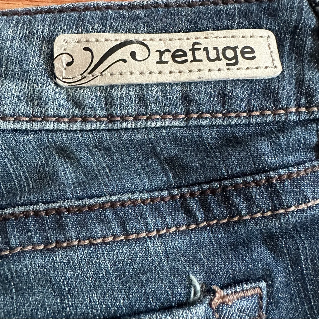 Refuge Runway Everyday Mid Rise Boot Jeans Size 6 - Image 11
