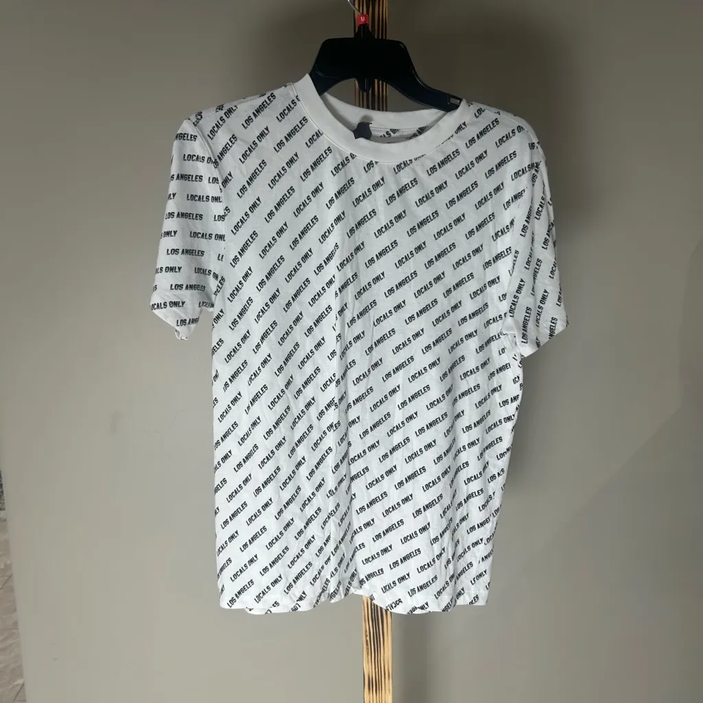 Kendall + Kylie Los Angeles Graphic Tee – Size Medium - Image 5