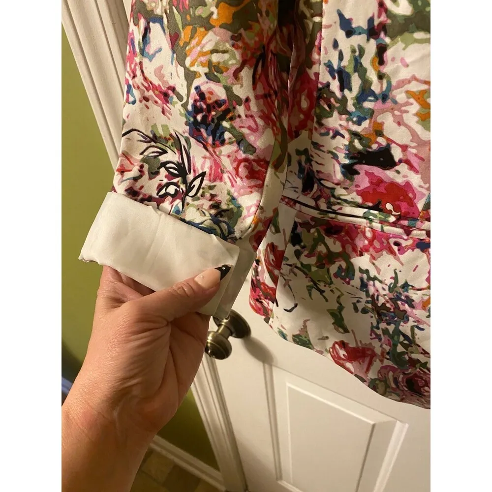 Beautiful Liz Claiborne floral blazer size small - Image 3