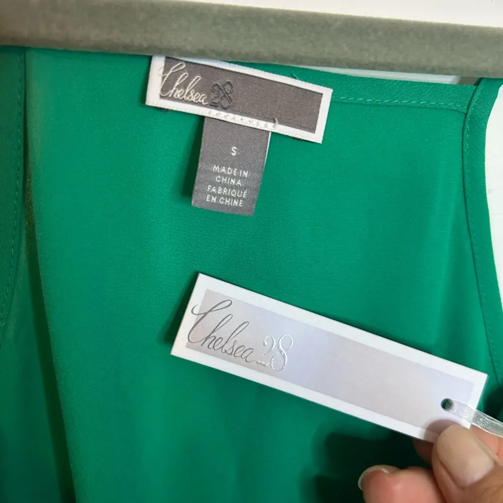 NWT Chelsea 28 Parakeet Green Scalloped Wrap Top - Image 3