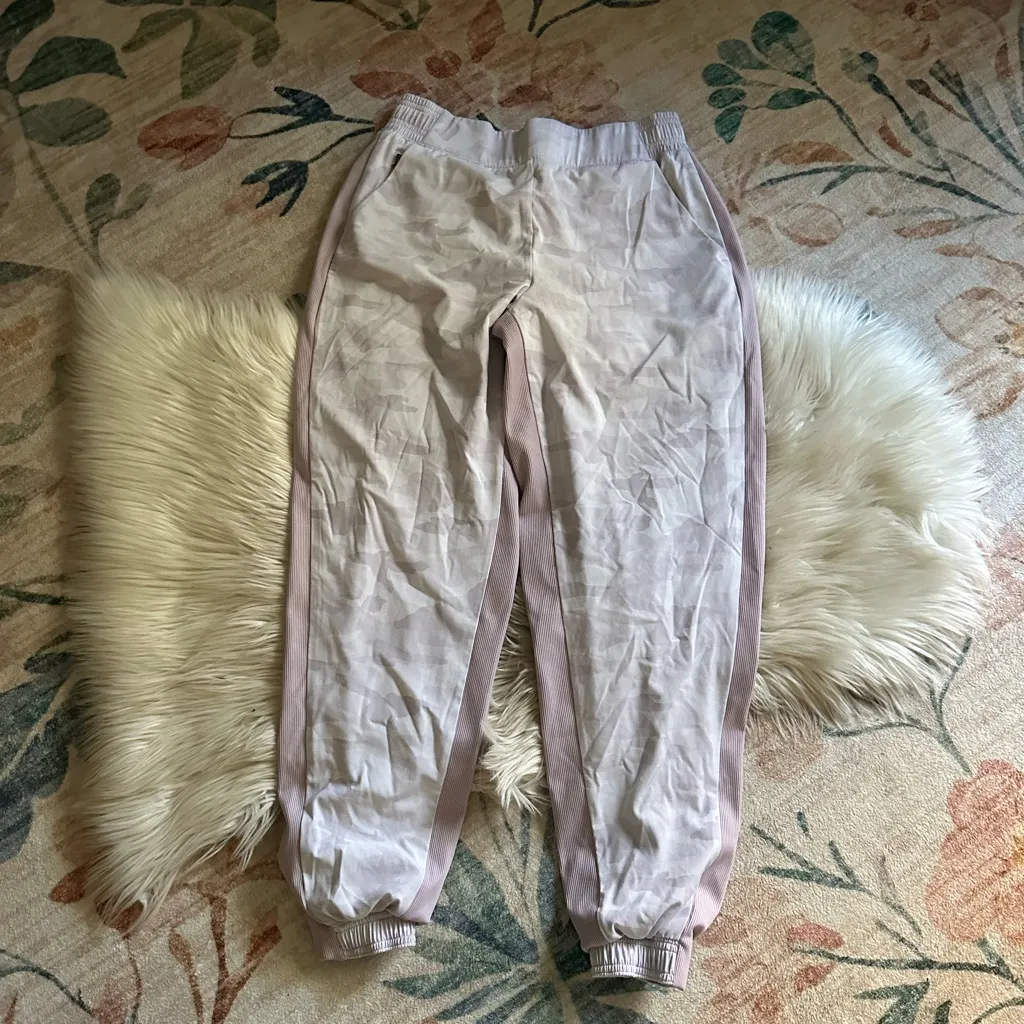 ATHLETA Brooklyn Camo Lined Jogger - Image 4