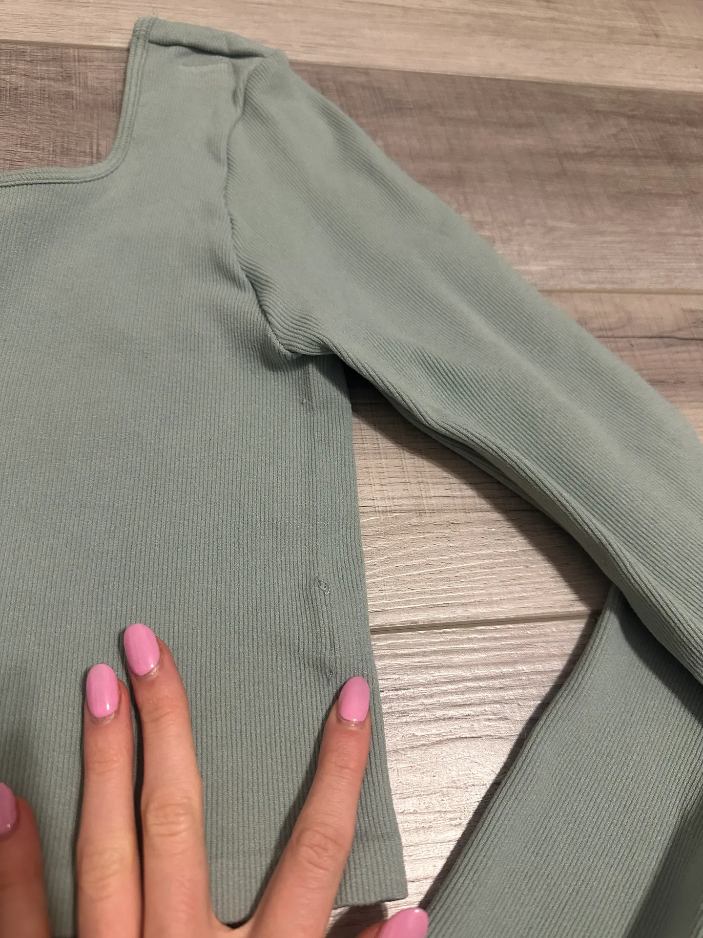 Aeropostale Green Long Sleeve - Image 3