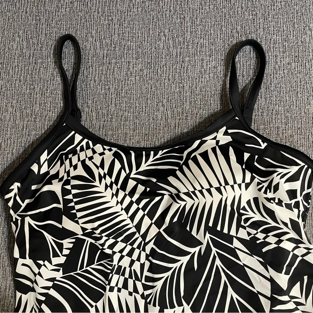Maxine of Hollywood Black & White Fern Print One Piece Swimsuit - Image 4
