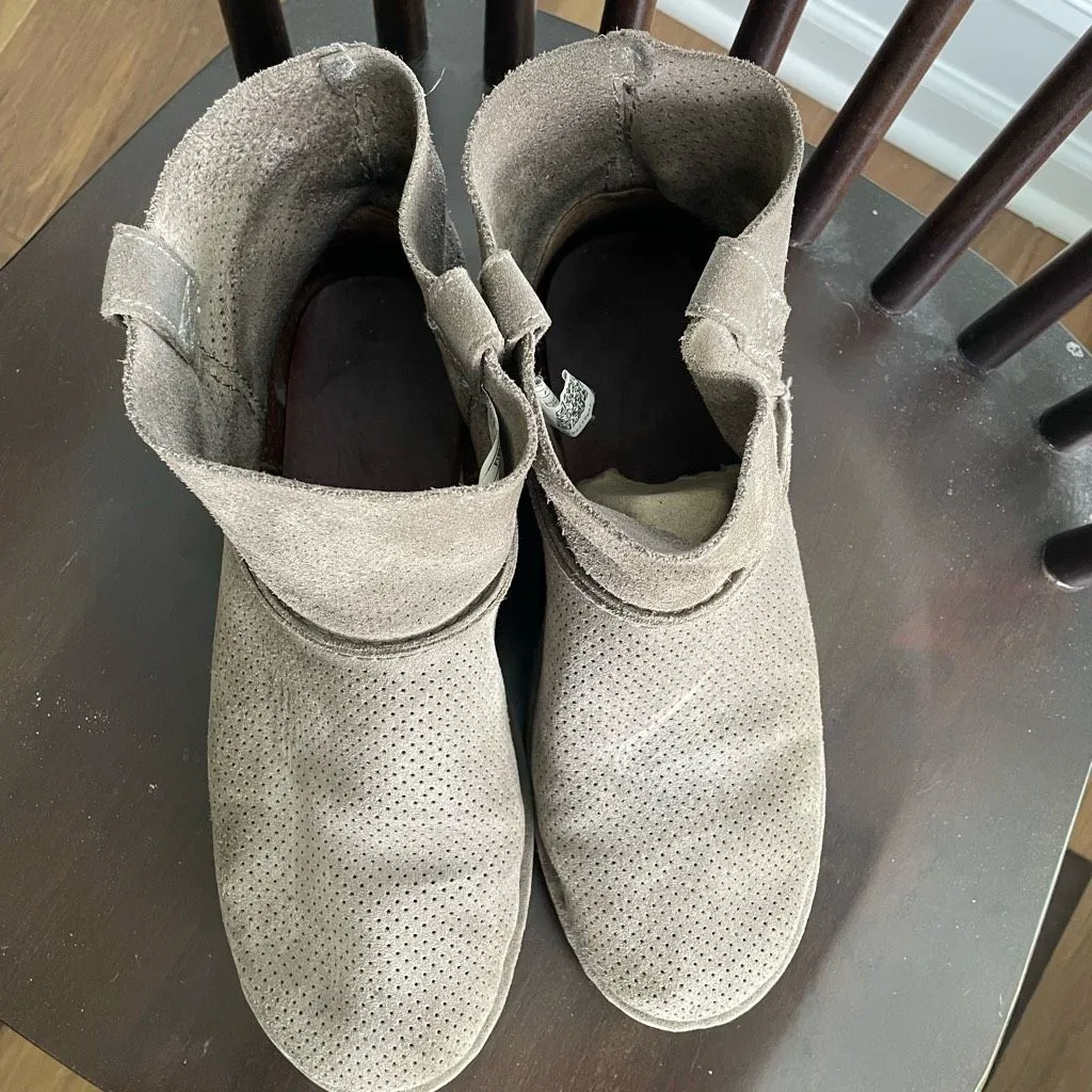 Ugg Women's Classic Unlined Mini Perf Boots Mole Taupe 10 - Image 4