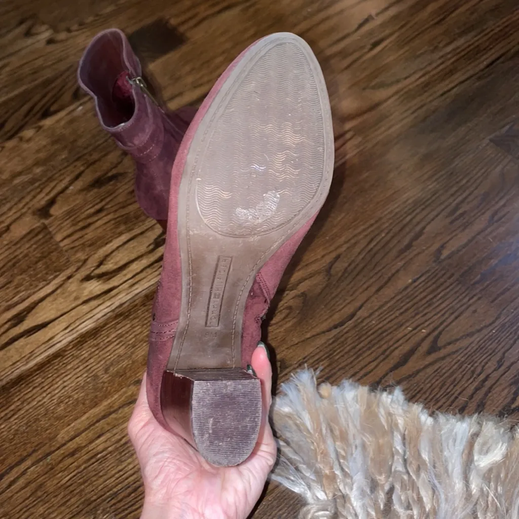 Tommy Hilfilger sz 9 burgundy heeled suede booties - Image 5