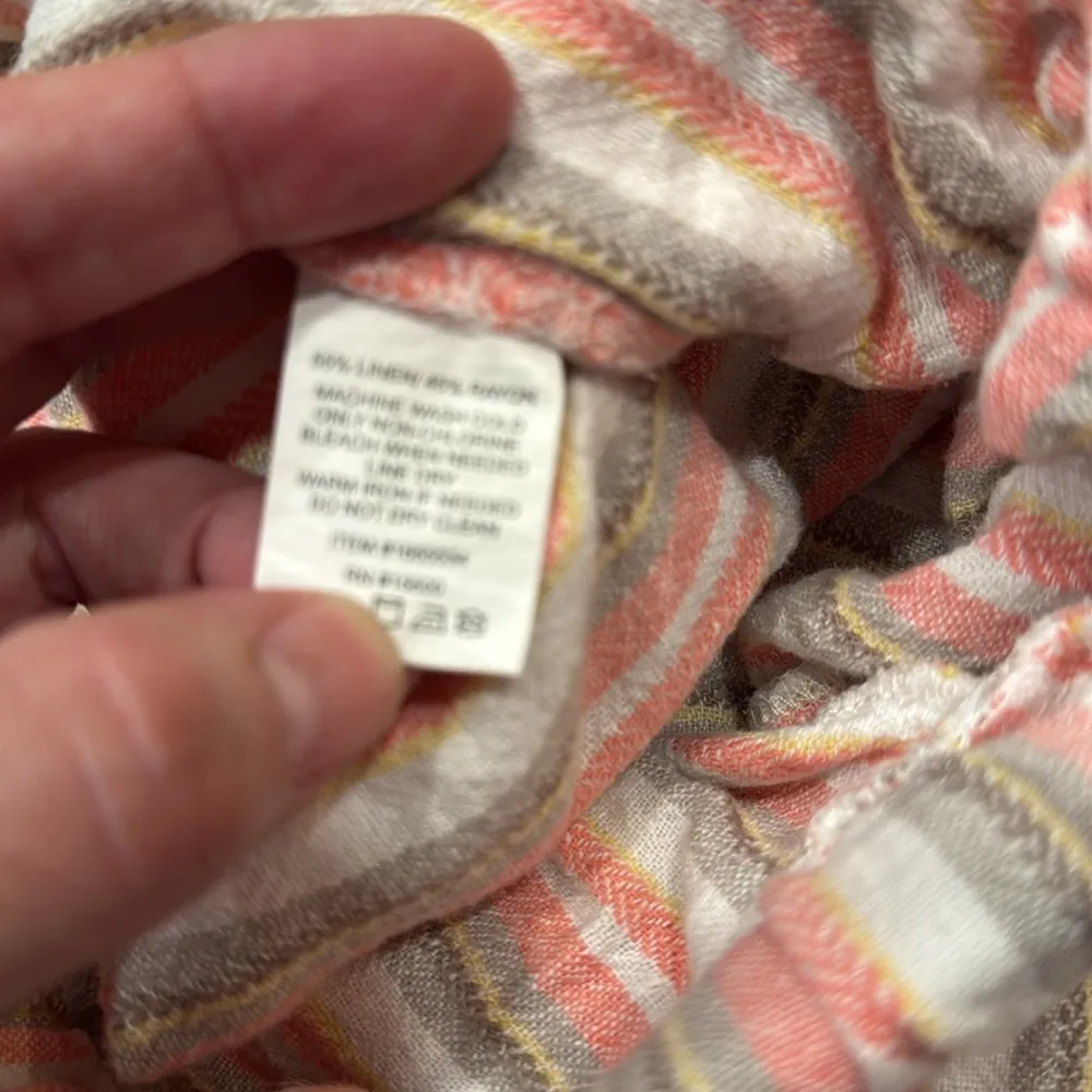 Briggs women’s linen /rayon blend striped shorts size large . - Image 4