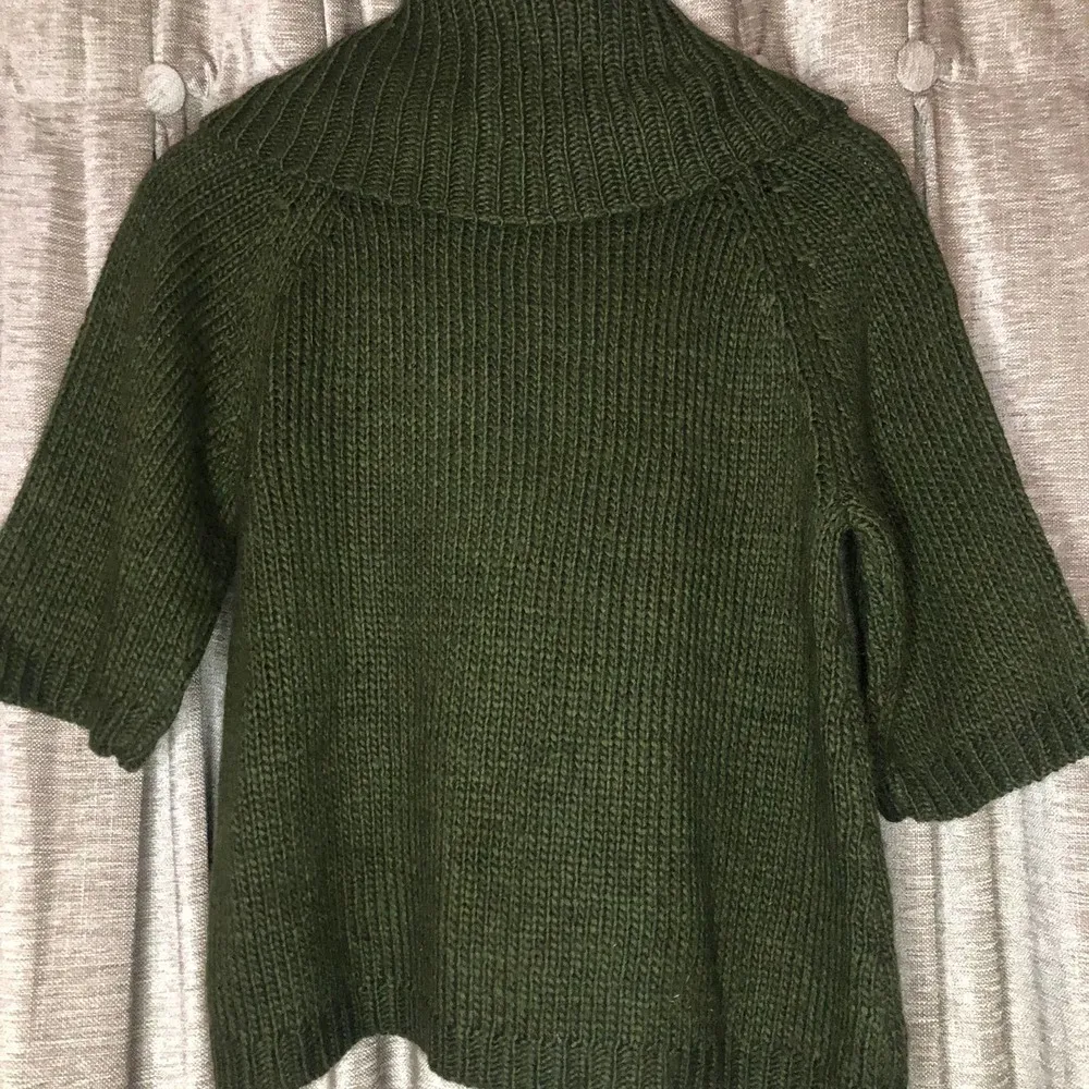 Paraphrase Cropped Short Sleeve Turtleneck Cowlneck Sweater Size Medium - Image 13