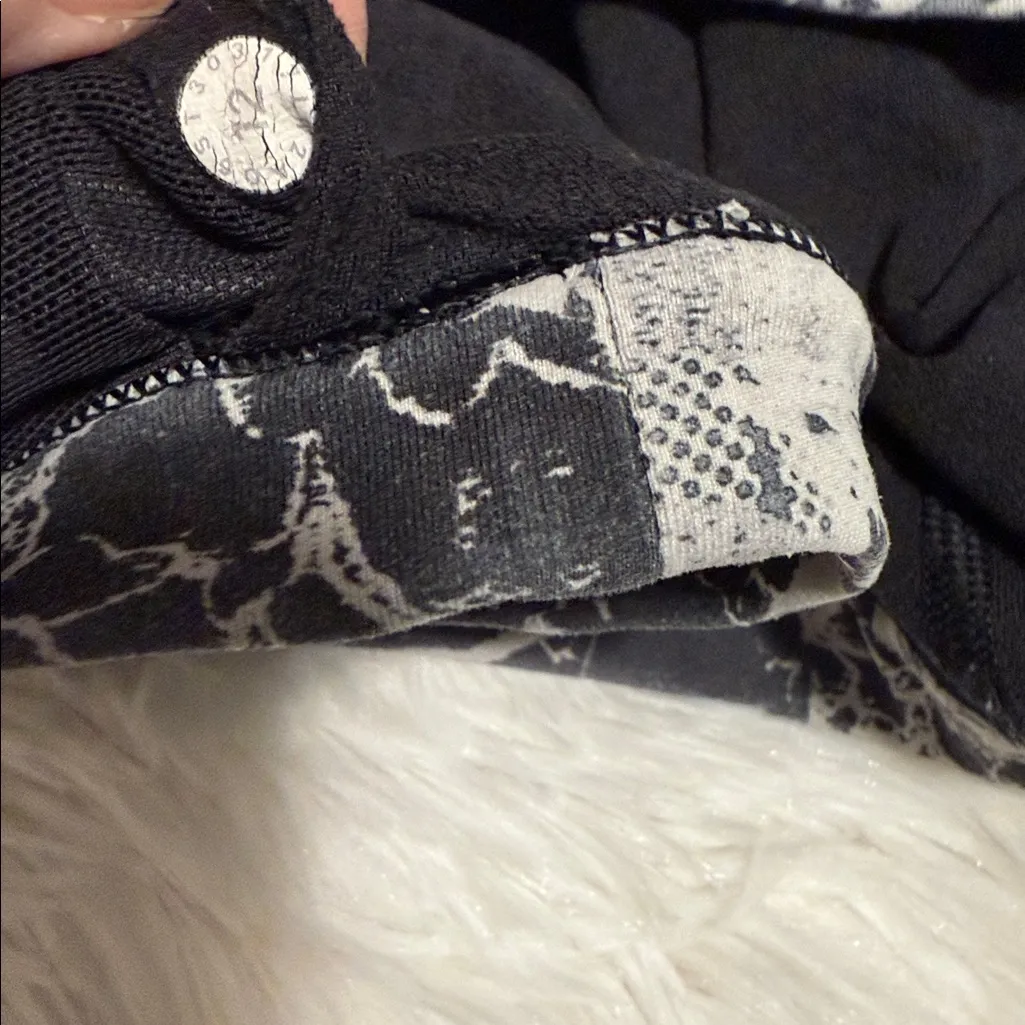 Lululemon Free To Be Zen Black White Abstract Print Strappy Sports Bra 12 - Image 4