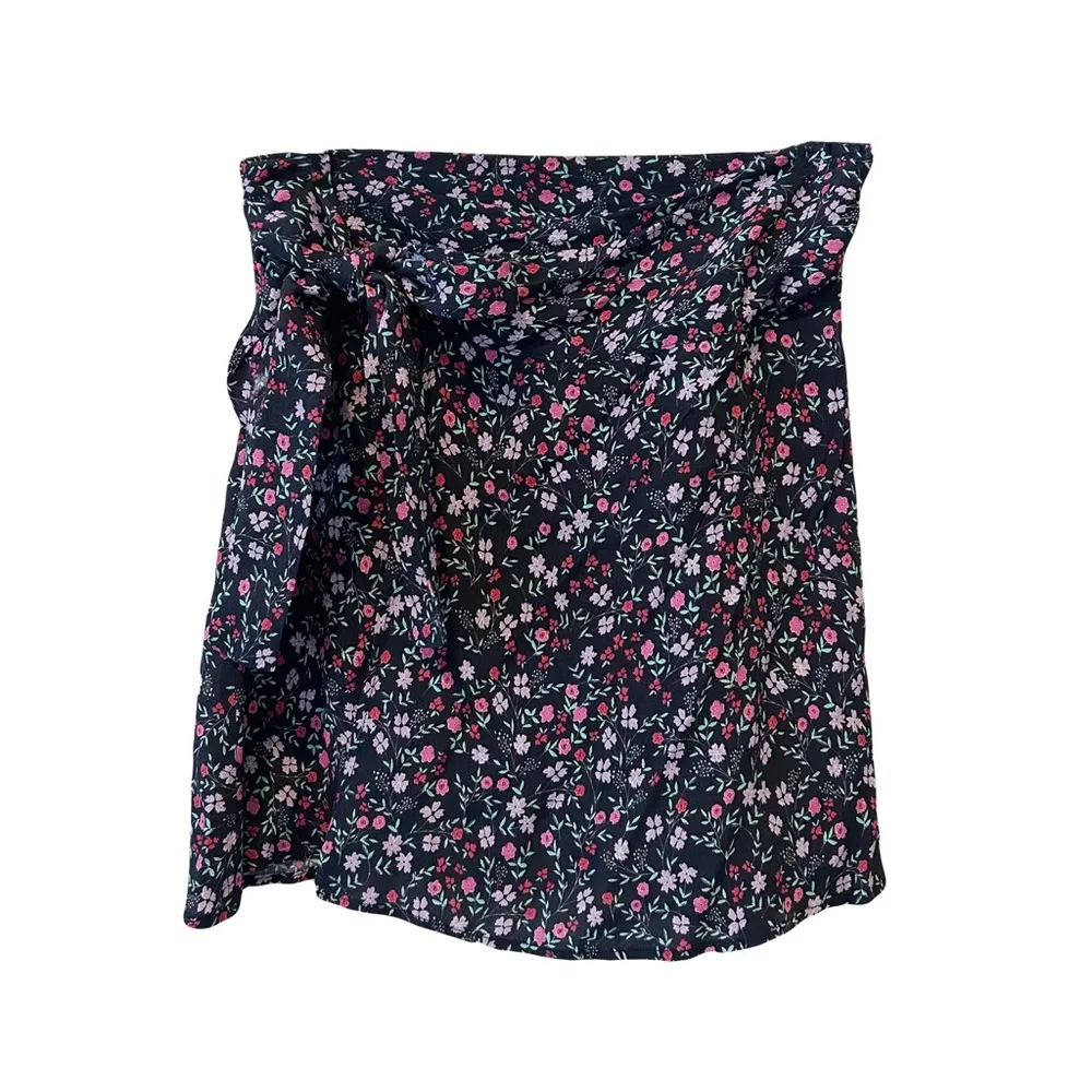 Lovers + Friends Gina Ditsy Floral Wrap Skirt Sz M - Image 2