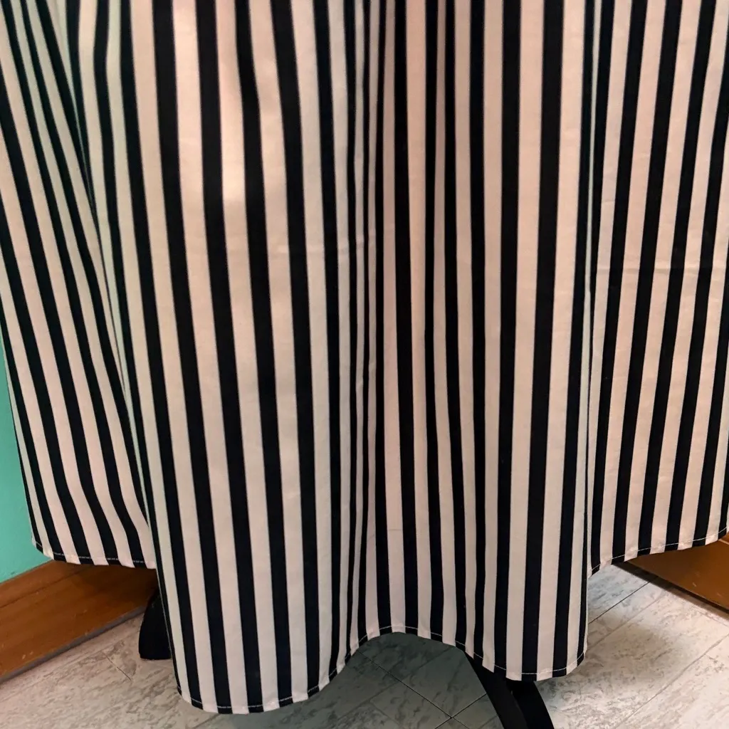 Striped Blue and White Maxi Dress w/ Pockets! Black Size undefined - Image 4