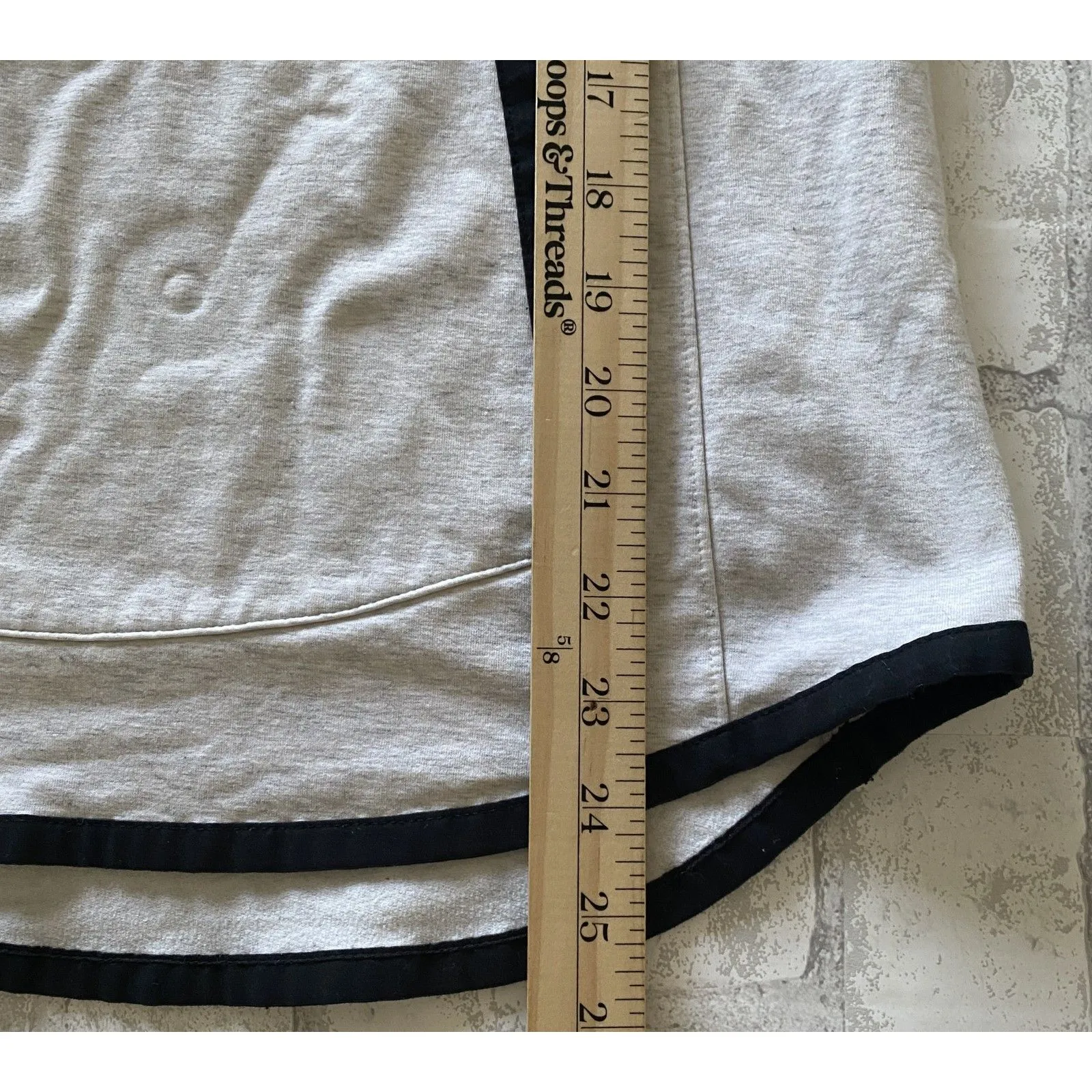 Athleta Sentry Light Gray Pullover Athletic Hoodie Drawstring Jacket Sz XS - Image 8