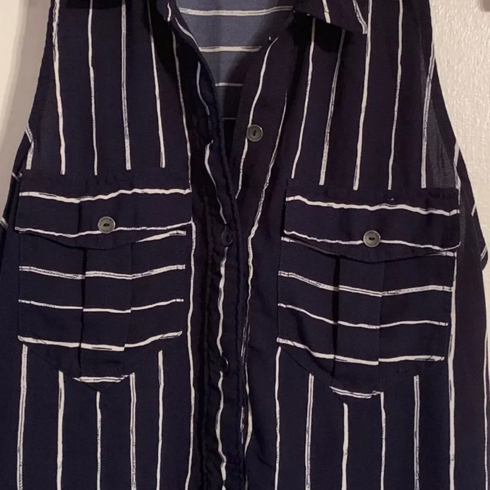 NWOT  Sleeveless Shirt Dress Size Medium - Image 3