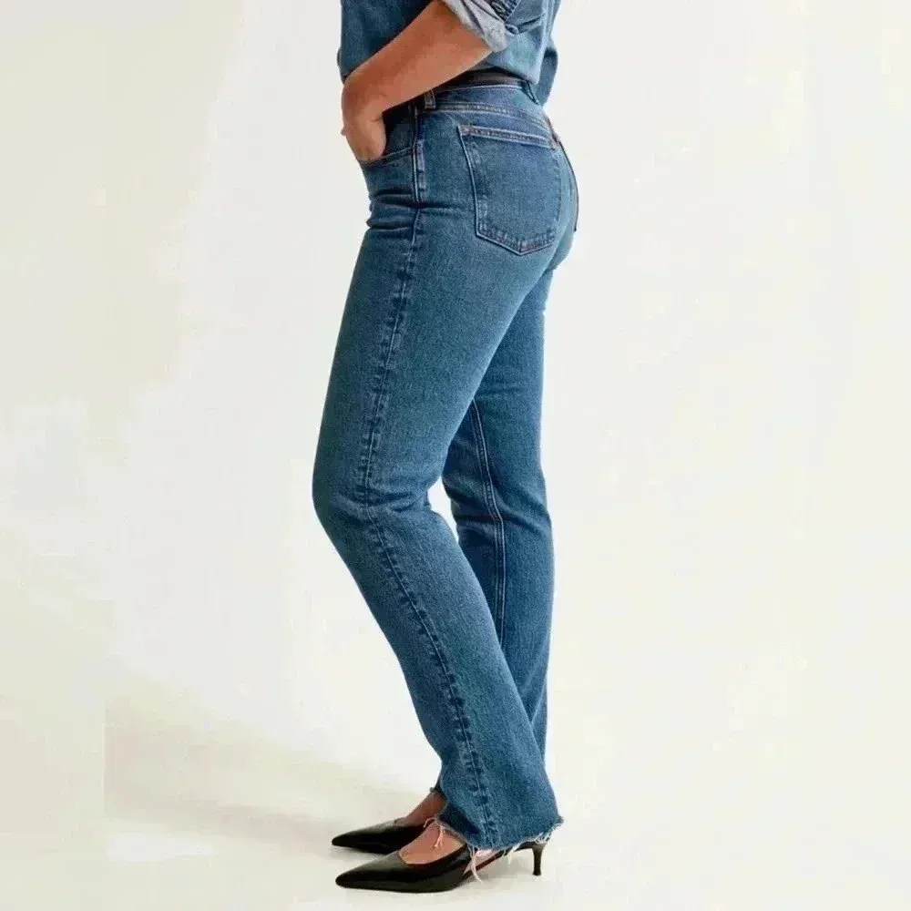 Abercrombie & Fitch Curve Love Mid Rise 90s Straight Jeans 
Jean size 28/6R - Image 2