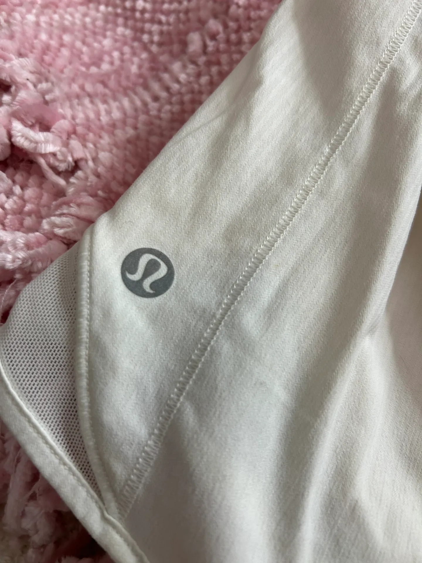 Lululemon White Hotty Hot 2.5” Shorts - Image 2