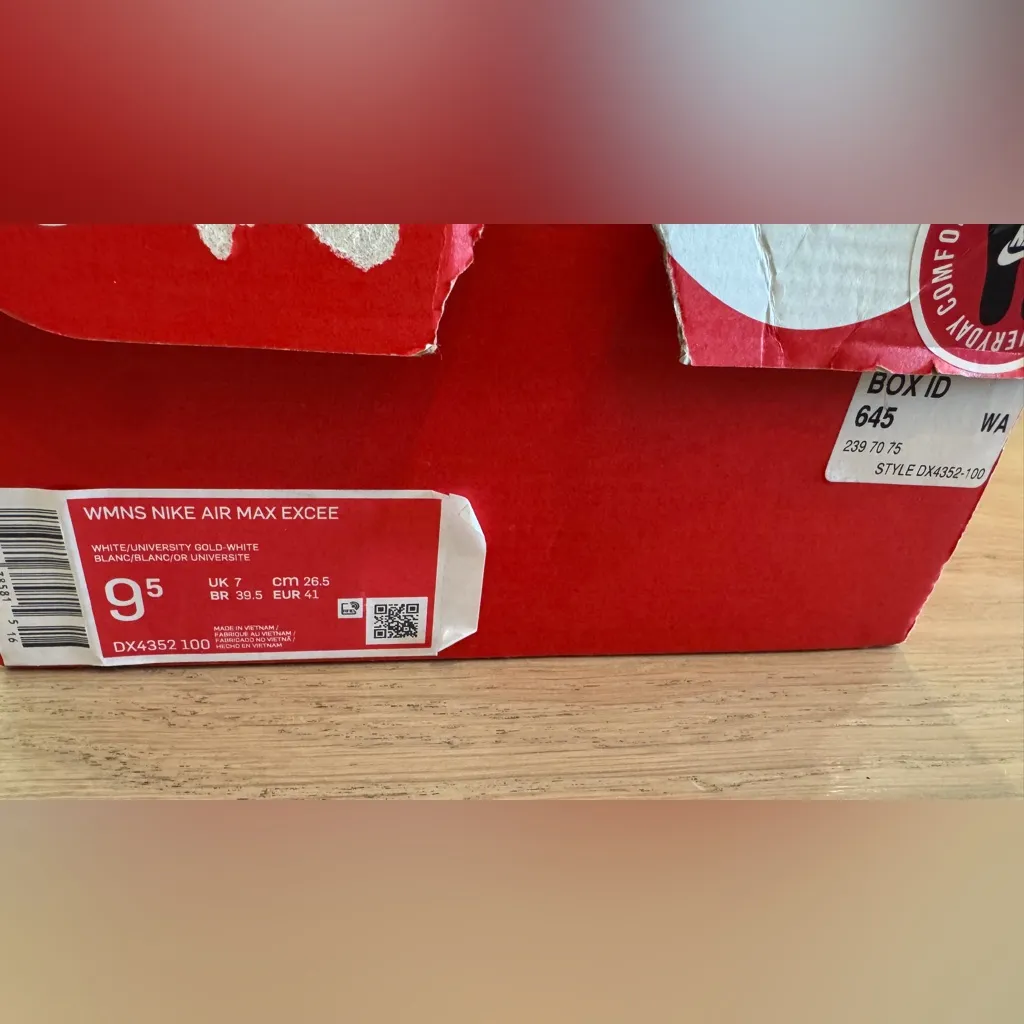 Nike Air Max Excee White University Gold size 9.5 NIB - Image 7
