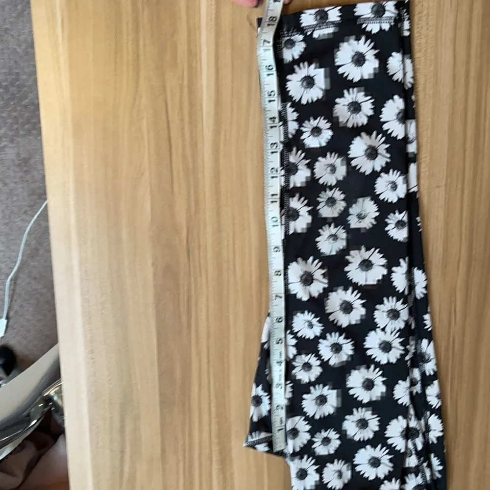 Soffe Dri athletic Capri pants.  Size XS. - Image 5