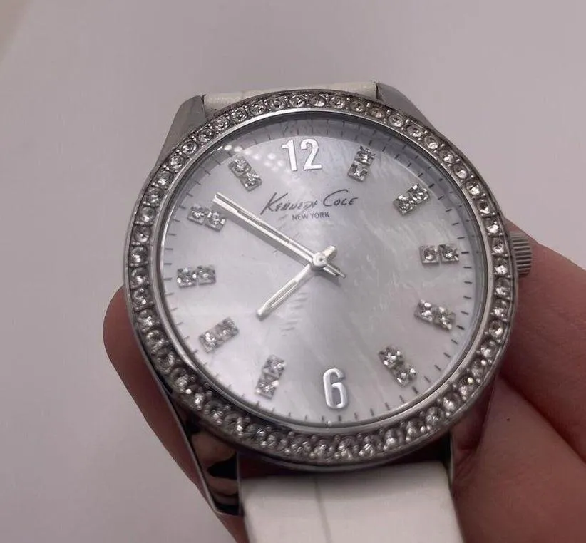 Working Kenneth Cole Women’s Watch KC2764 Band / Silver Tone/Crystal Bezel - Image 5