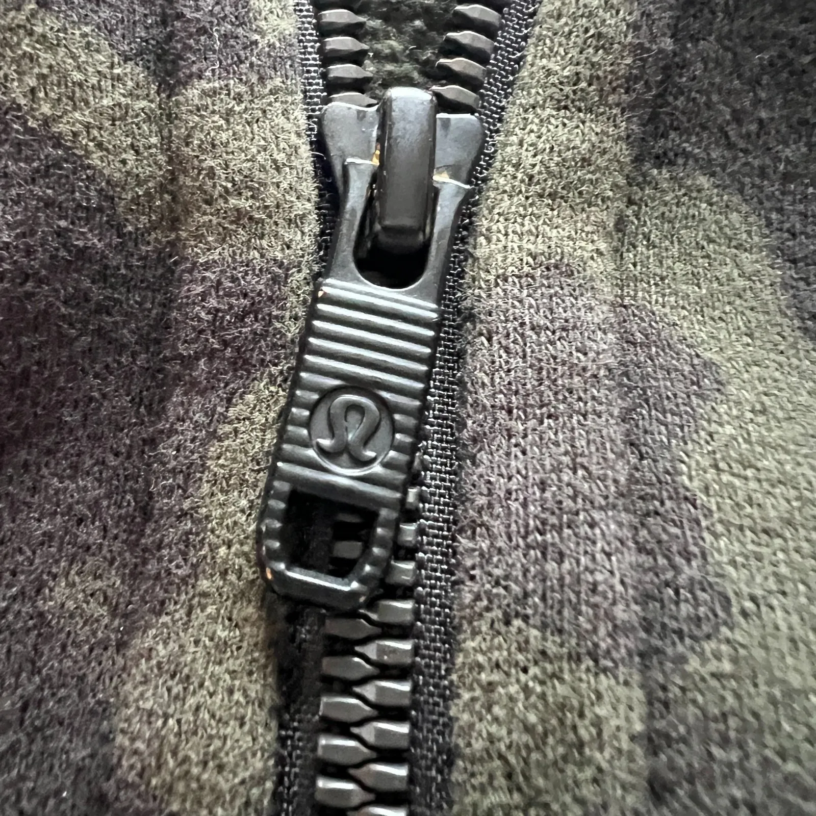 Lululemon Full Zip Scuba Hoodie Camo Fitted Fleece Women Size 6 Athletic Casual - Image 8