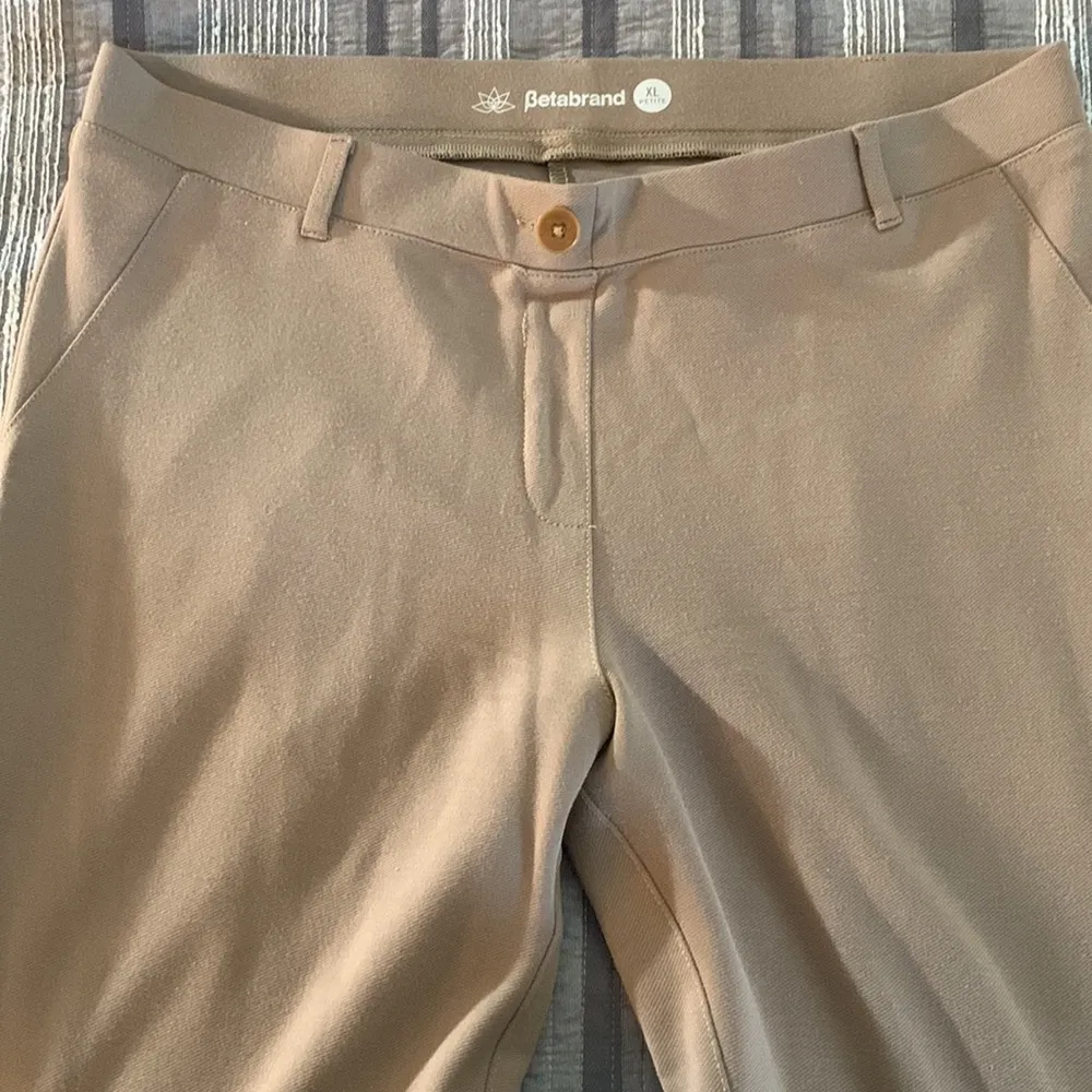 BETABRAND Pant Yoga Pants Tan Khaki Bootcut Size Small EUC #0781 - Image 3