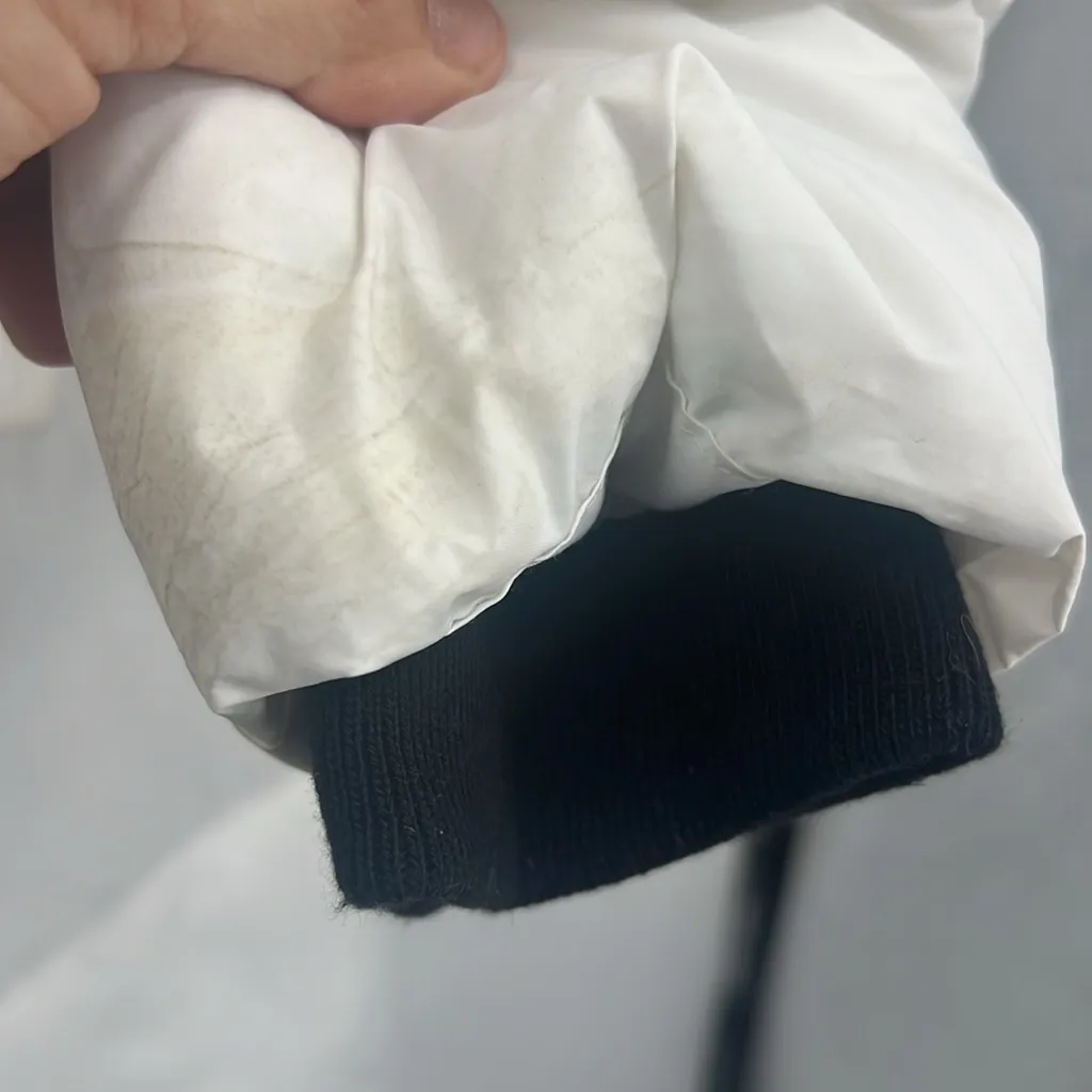 Hollister Women's White Hooded Puffer Jacket - Image 5