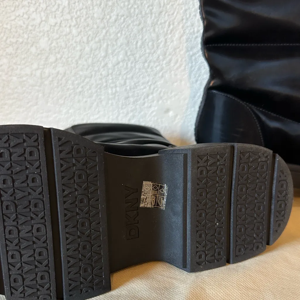 DKNY Fiza Zip up Winter Boots with Metallic Details NEW - Image 11