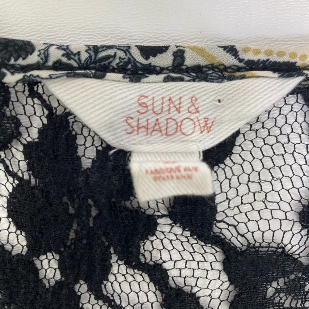 Sun + Shadow Sleeveless Blouse Sheer Lace Back Size L - Image 8