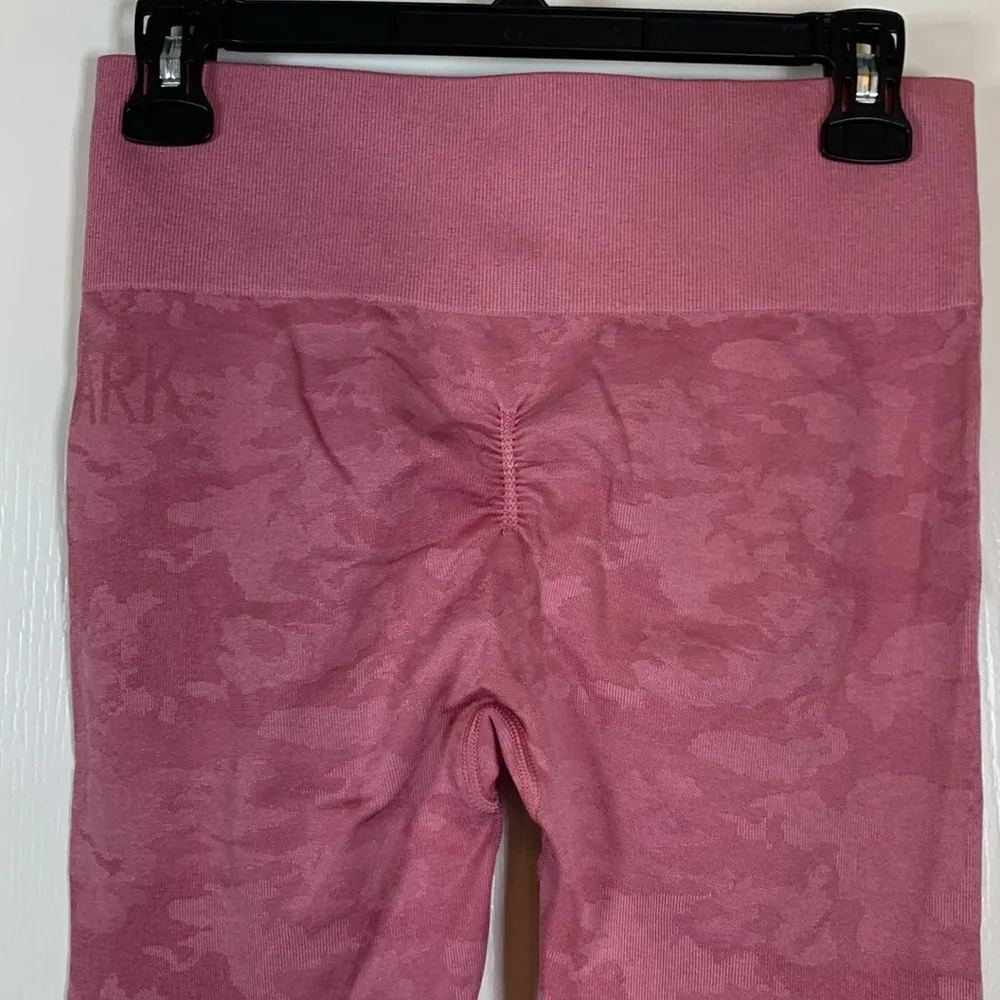Gymshark Pink Camo Adapt Booty Lift Leggings Size Med EUC #VEG-0051 - Image 3