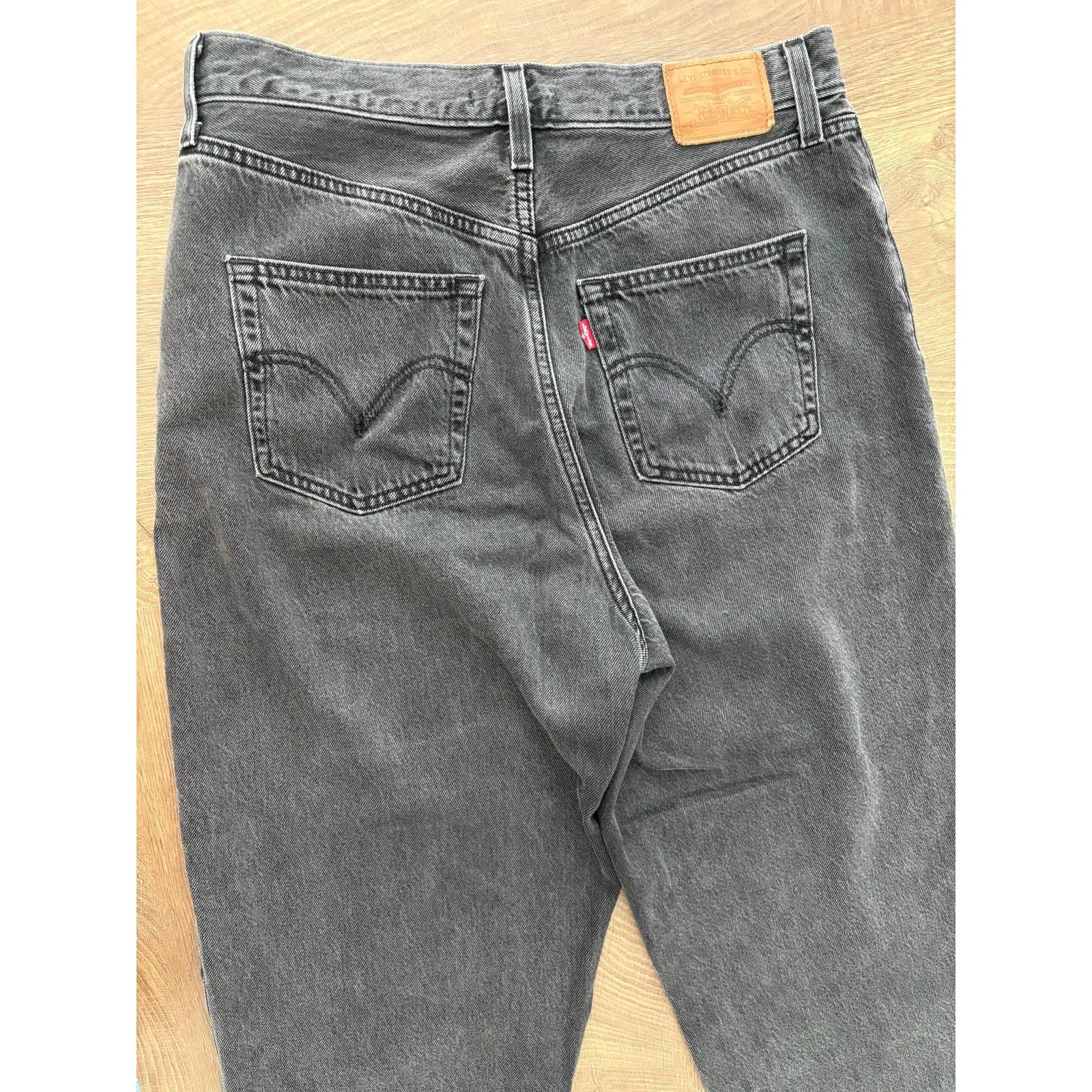 Levi's  Womens High Loose Taper Black Jean Size 30 - Image 6