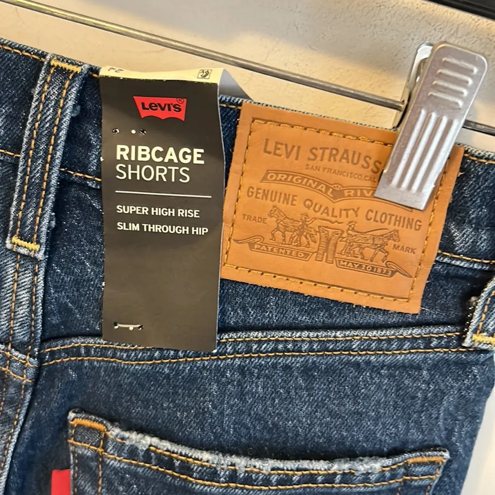 Levi's Ribcage Shorts Dark Wash Distressed - Image 7