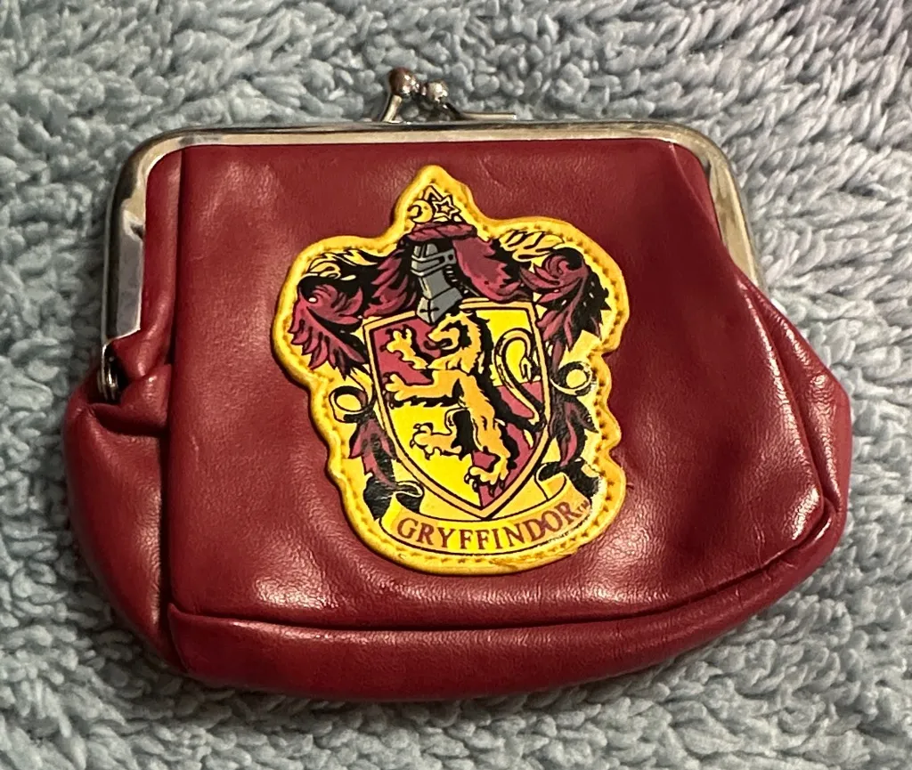 Wizarding World of Harry Potter Universal Studios Gryffindor Coin Purse 💕3x15$ Red - Image 1