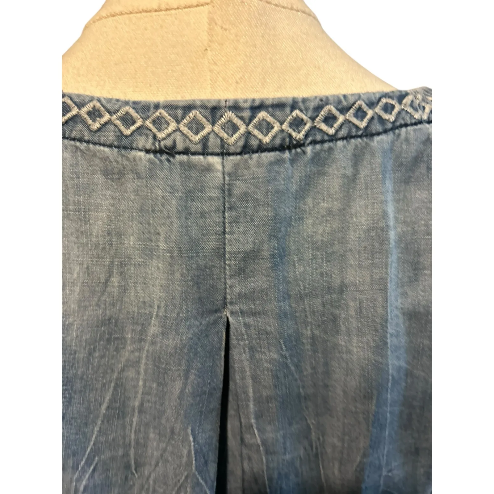 Vintage America Blues SZ SM Denim Embroidered Button Down Faded Crinkle Design Blue - Image 10