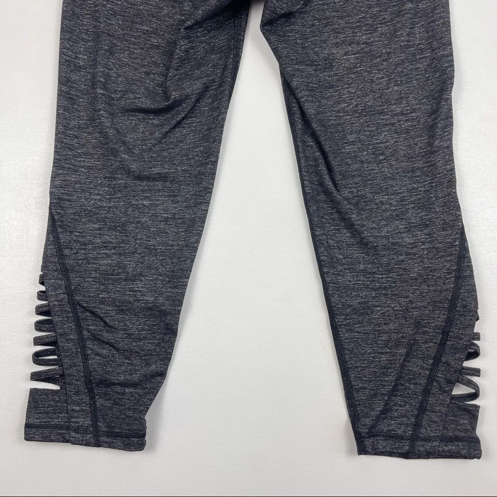Athleta Women’s Quest Chaturanga Criss Cross Crop Leggings Size S - Image 9