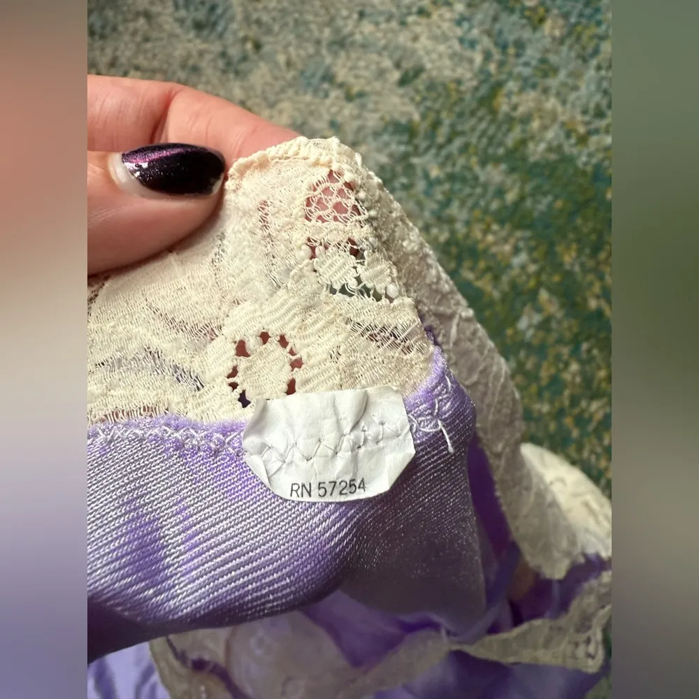 Vintage front tie lace collar pajama evening top, size medium Purple - Image 12