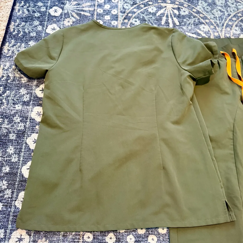 Figs Hunter Green Women's Scrub Set - Image 4